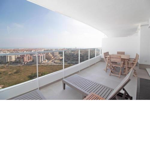 Global Properties, Apartamento con terraza y vistas a la costa mediterranea