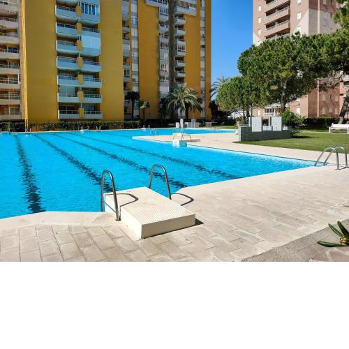 Global Properties, Practico apartamento con piscina en Residencial Brezo Canet