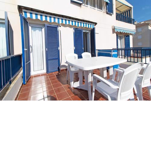 Global Properties, Precioso apartamento con terraza y vistas al mar