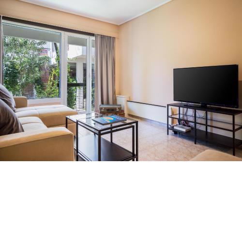 Glyfada 2 bedrooms 4 persons apartment by MPS
