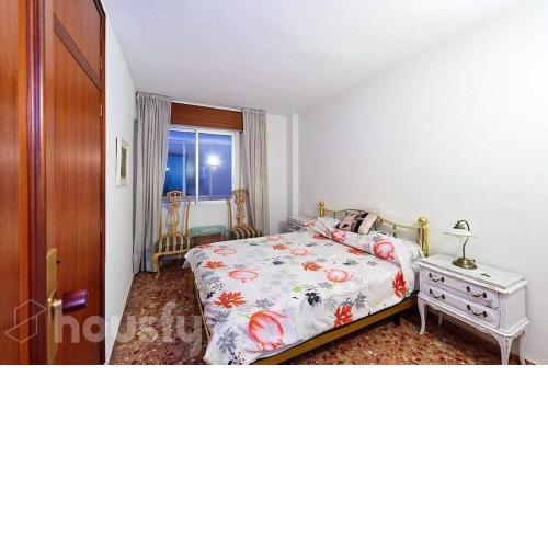 Gold Bedroom in the Center of Alicante