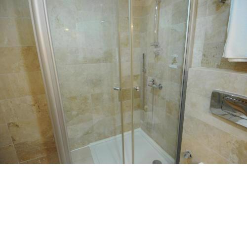 Gold City 2B2B Penthouse Main Building with Free Aqua Park
