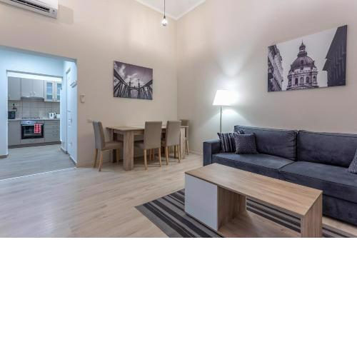 Goldcentral Apartment Akacfa