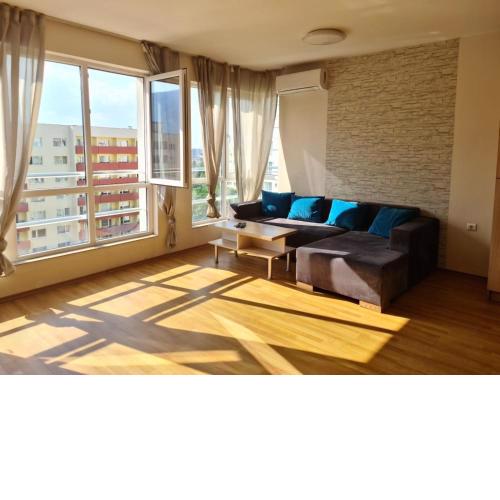 Golden apartment- free underground parking