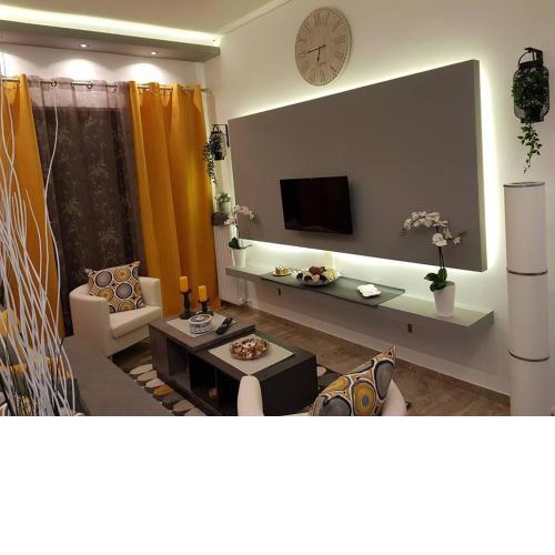 'Golden Aurora' Apartment With Elegant Style