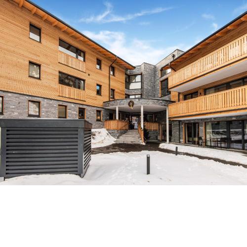 Golden Lodges Rauris Resort close to the ski lift