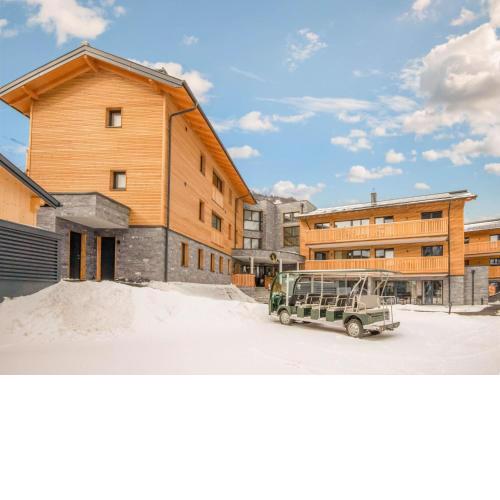 Golden Lodges Rauris Resort with ski storage