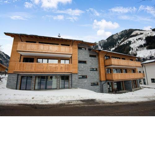 Golden Lodges Rauris Resort with ski storage