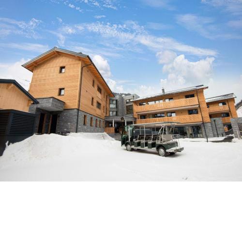 Golden Lodges Rauris Resort with ski storage