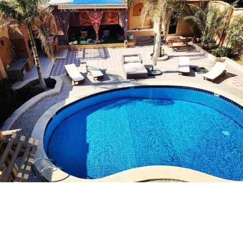Golden Oasis luxurious private villa with pool