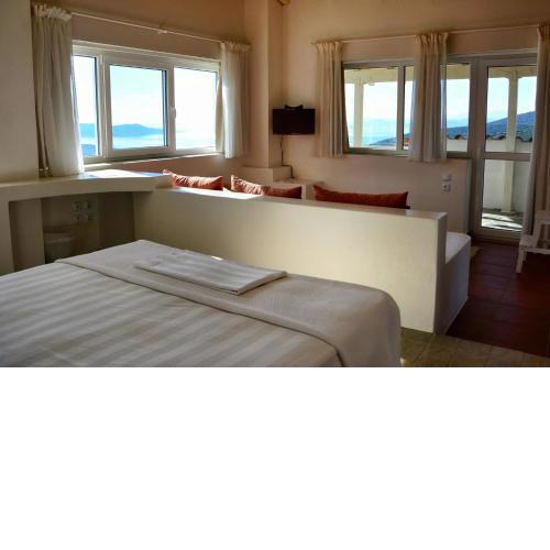 Golden Sea View Suites
