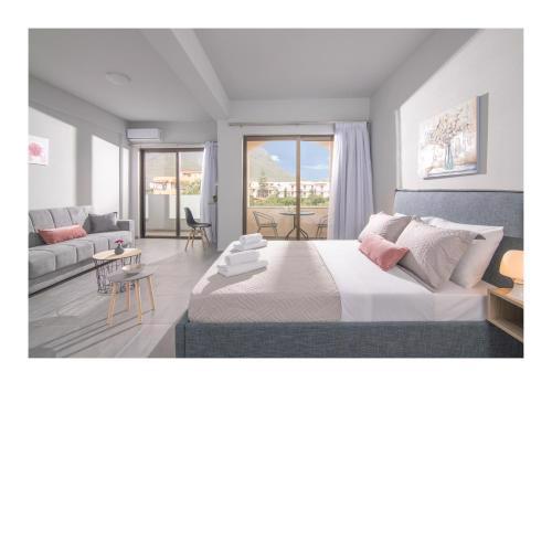 Golden Sunlight Hotel by Estia