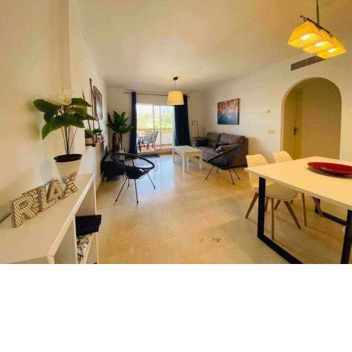 GOLF Apart con piscinas parking y zonas de ocio