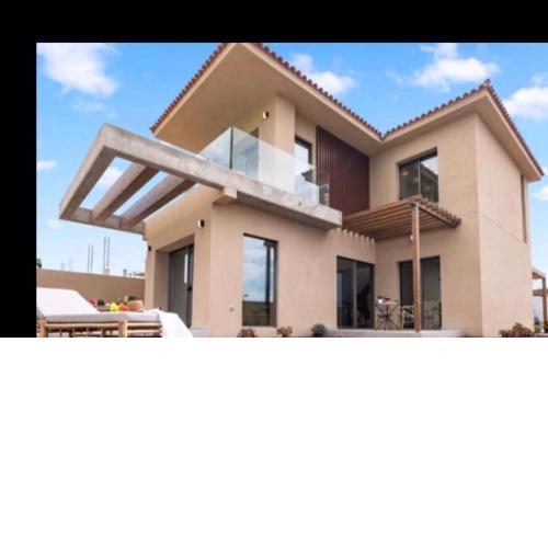 Golf Tenerife South xx Wheel accessible accomodation and showers xx Free parking xx Mountain view xx Flatscreen 65 inch xx Winter and summer terasse x