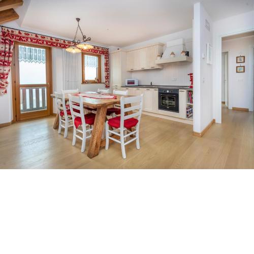 Golf View APT with parking and mountain view!