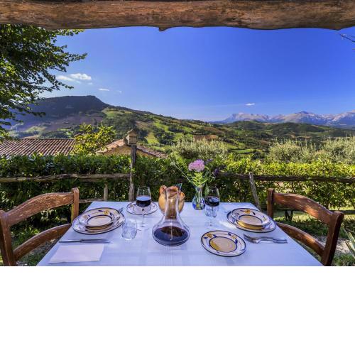 Gorgeous Apartment in Monte San Martino with Pool