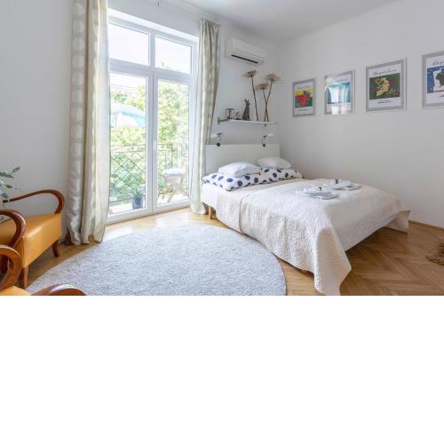 Gorgeous flat right near the City Center