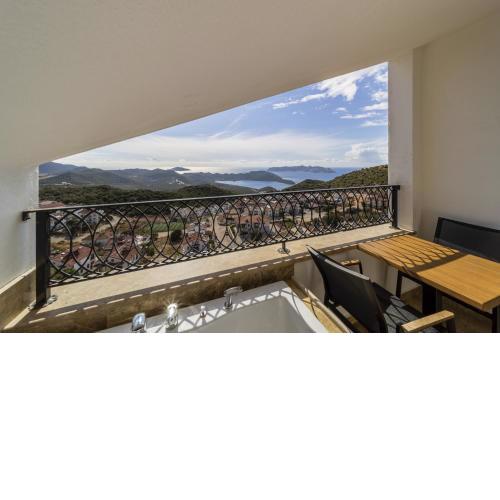 Gorgeous Flat with Sea View Jacuzzi in Antalya Kas