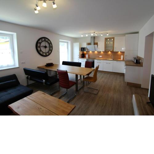 Gorgeous luxurious house with large garden close to the town centre and piste