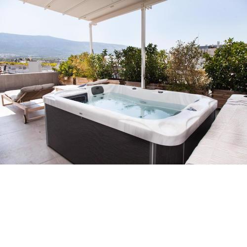 Gorgeous Penthouse with private Jacuzzi and amazing View!