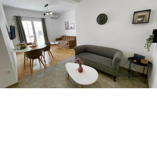 Gorgeous Renovated apt. close to Metro and cultural sites!