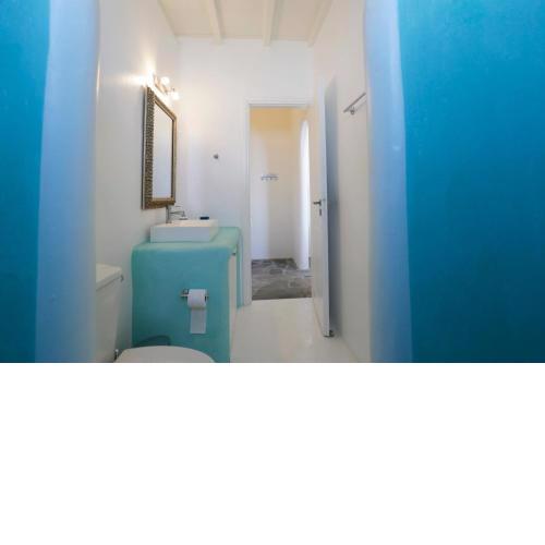 Gorgeous Studio Aqua Mare