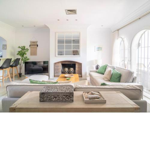 Gorgeous townhouse with shared pool in the middle of Marbella All yours