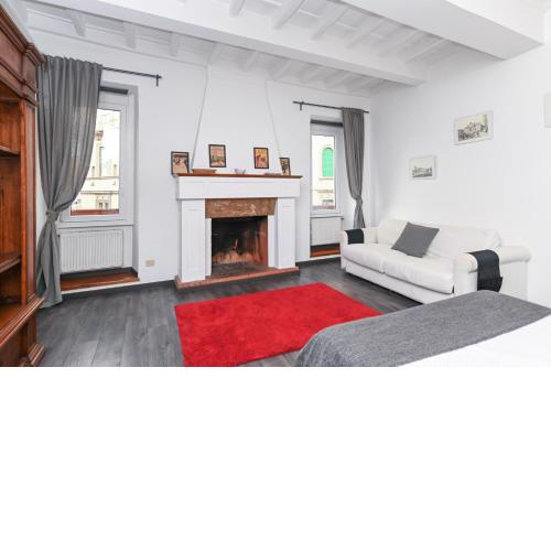 Gorgeous Trastevere loft on the river