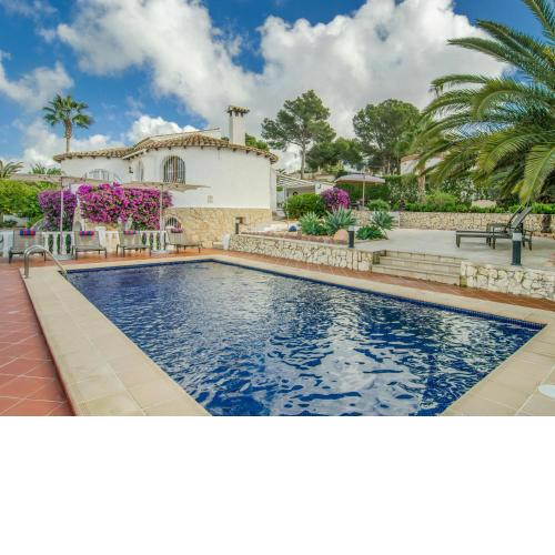 Gorgeous villa with private pool and near golf course and beach