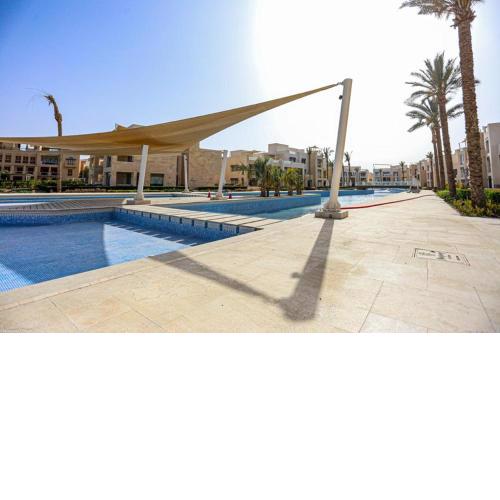 Gouna 2 BR Mangrovy shared pool and sea