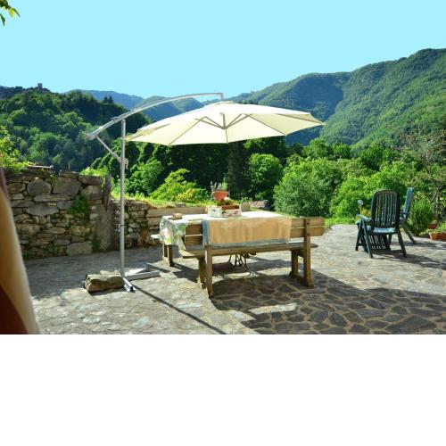 Graceful Cottage in Vergemoli with Private Fenced Garden