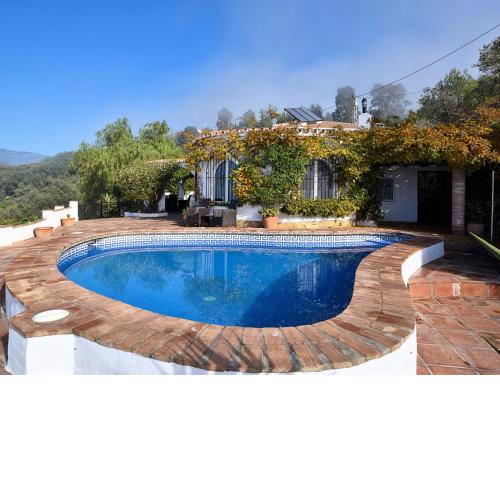 Graceful Villa in Sayalonga with Swimming Pool