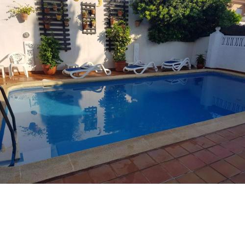 GRAN ADOSADO EN ZONA TRANQUILA CON PISCINA PRIVADA