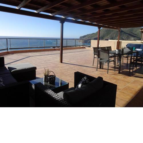 Gran terraza con espectaculares vistas al mar