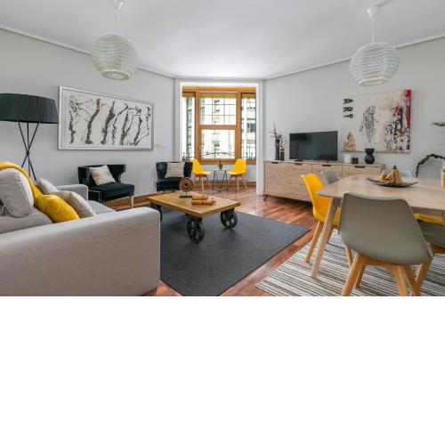 Gran Via 3 by Forever Rentals