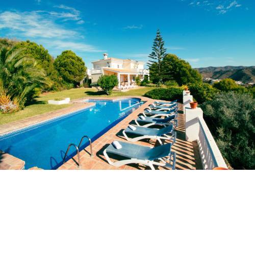 Gran villa con vistas al mar y piscina privada
