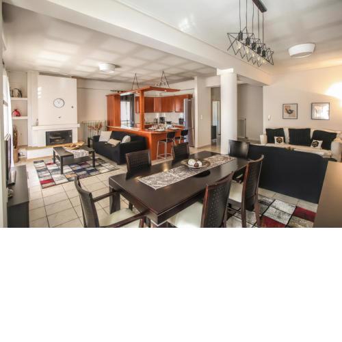 Grand Meteora Central Luxury Apartment