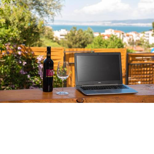 Grand Seaview Retreat - walk to the beach