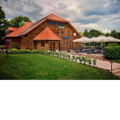 Grand Slam Park Inn