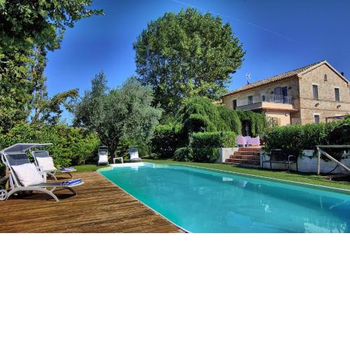 Grande villa storica per vacanze con giardino privato e piscina