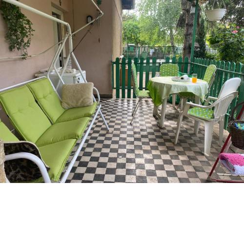 Grany's 3beds Retro Guesthouse near Budapest AirPort