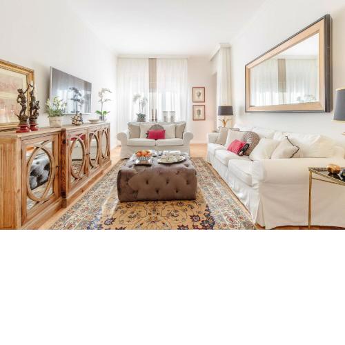 Graziella, LUXURY APARTMENT 2 bedrooms, Terrace and Private Parking downtown Lucca