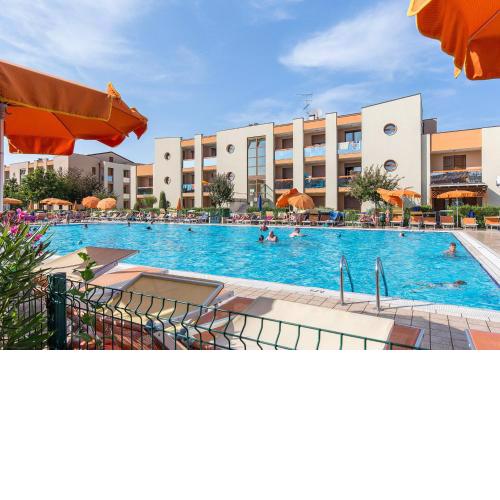 Great Residence with Pool Near Caorle - Apartment Near the Pool by Beahost