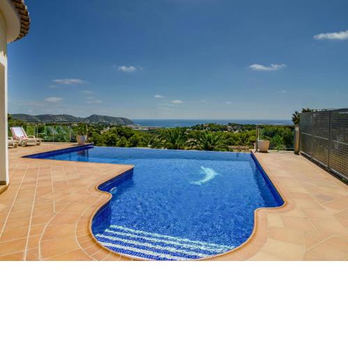 Great villa in Moraira with infinity pool