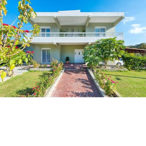 Greek Style Ground Floor Apartment & Pool