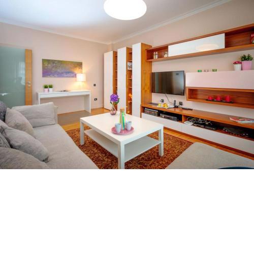 Green apartment - top location, near city center!