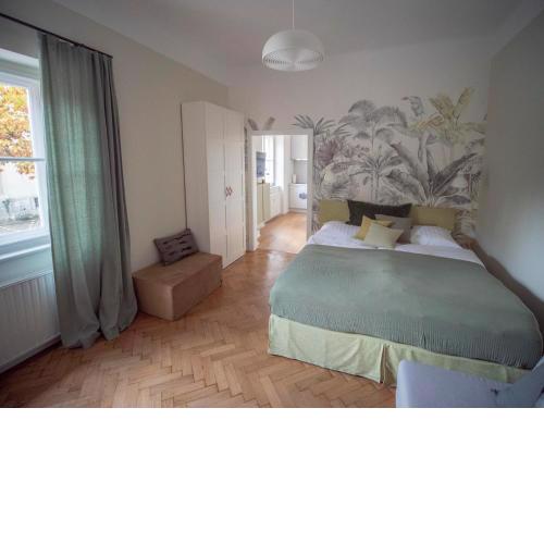 Green flat-garden view - beside KF UNI – parking included