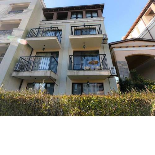 Green Life Pool View Apartment