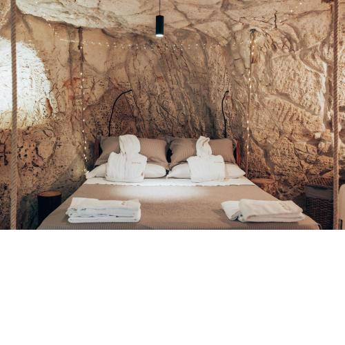 Grotta Carlotta