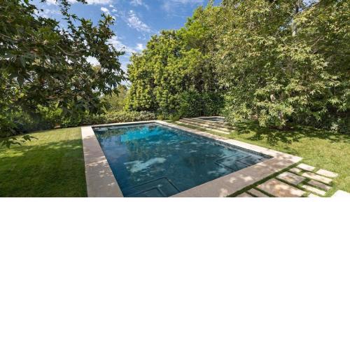 Grounds with the most spectacular specimen trees, sycamores and oaks